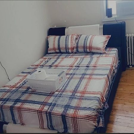 Townhouse Apartment In Oakland Gardens Нью-Йорк Экстерьер фото